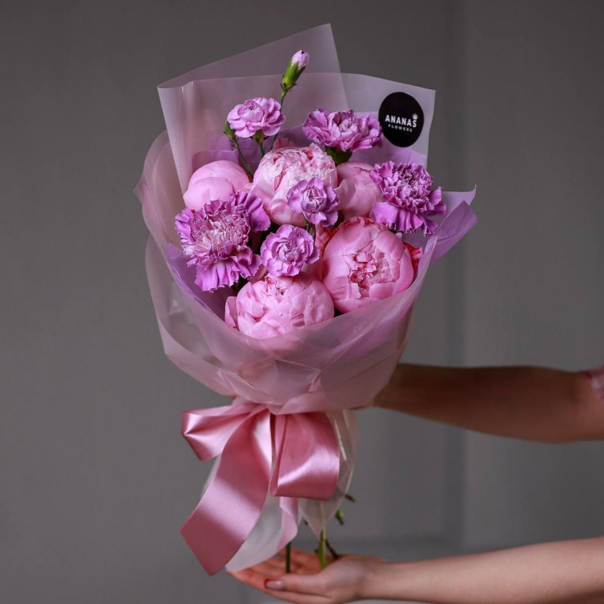 Дуобукет из пионов и диантусов (в трех размерах)