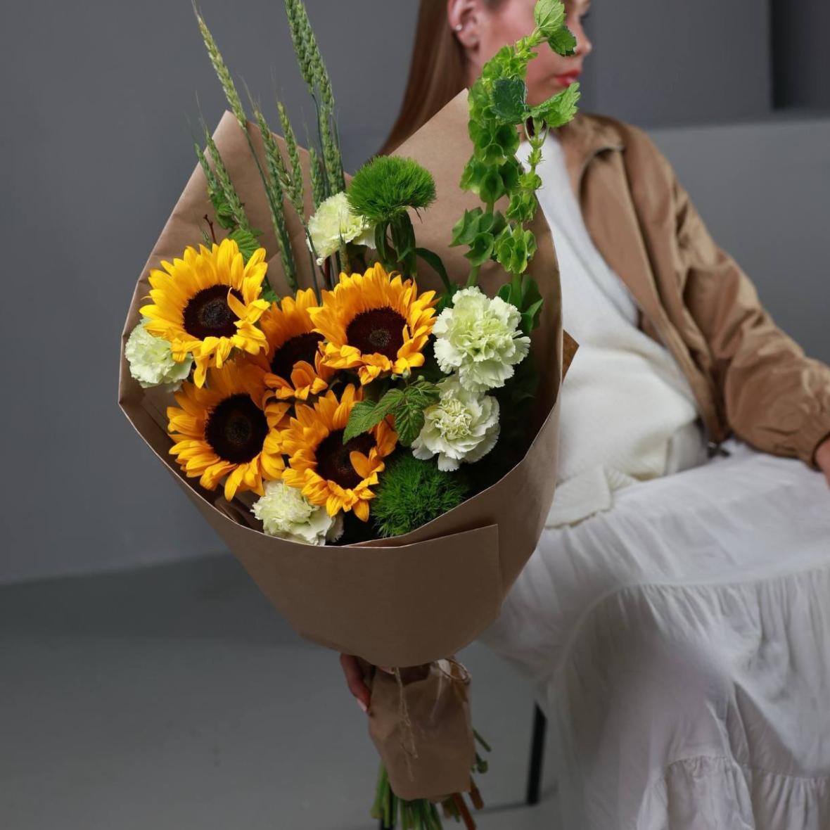 Летний букет с подсолнухами