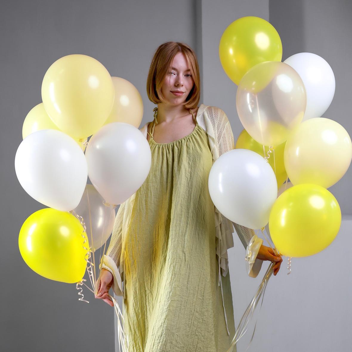 Сет из 15 бело-желтых шаров с гелием