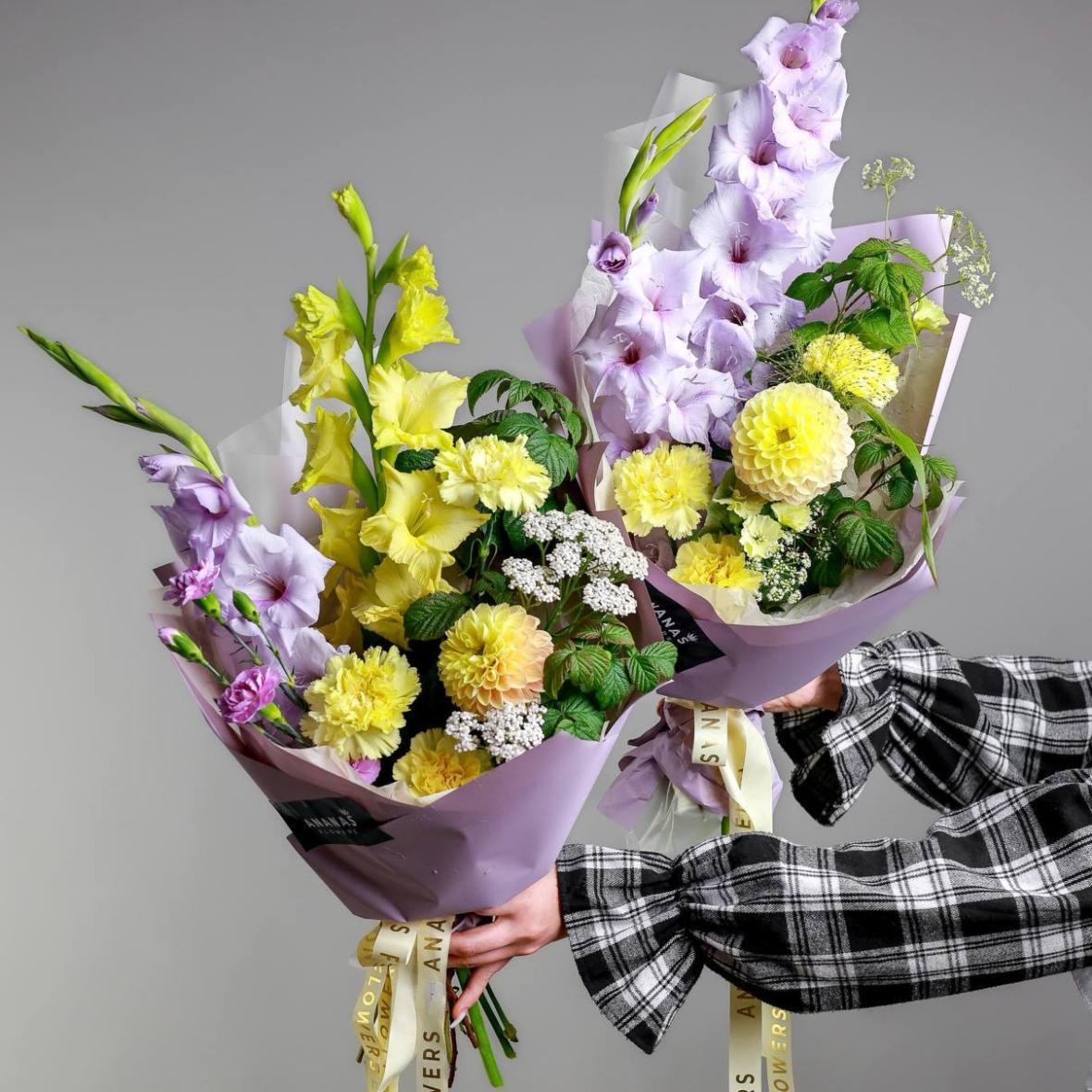 Авторский букет с гладиолусами и георгинами